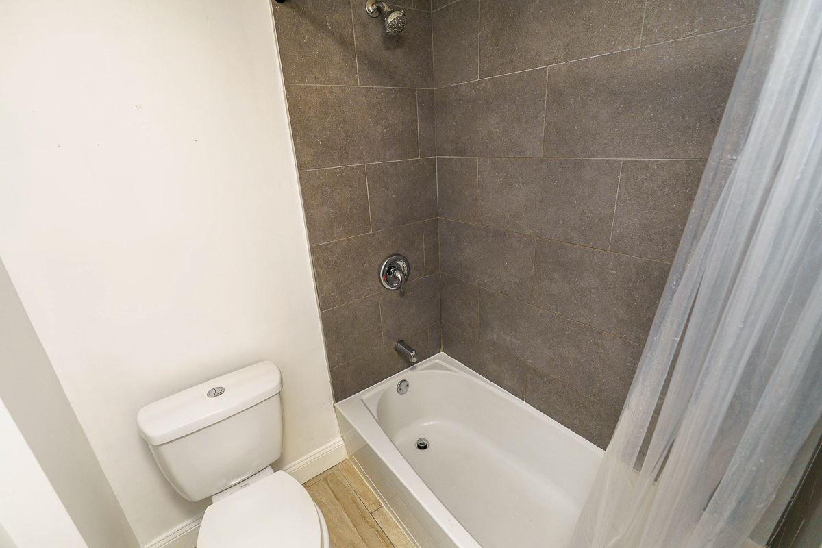 786 Ann St-33