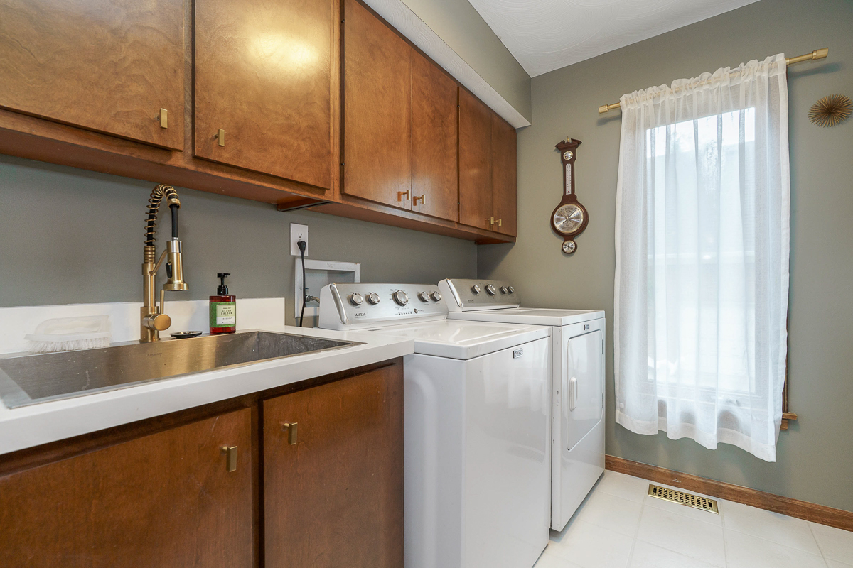 8176 Lake Bluff Ct-27