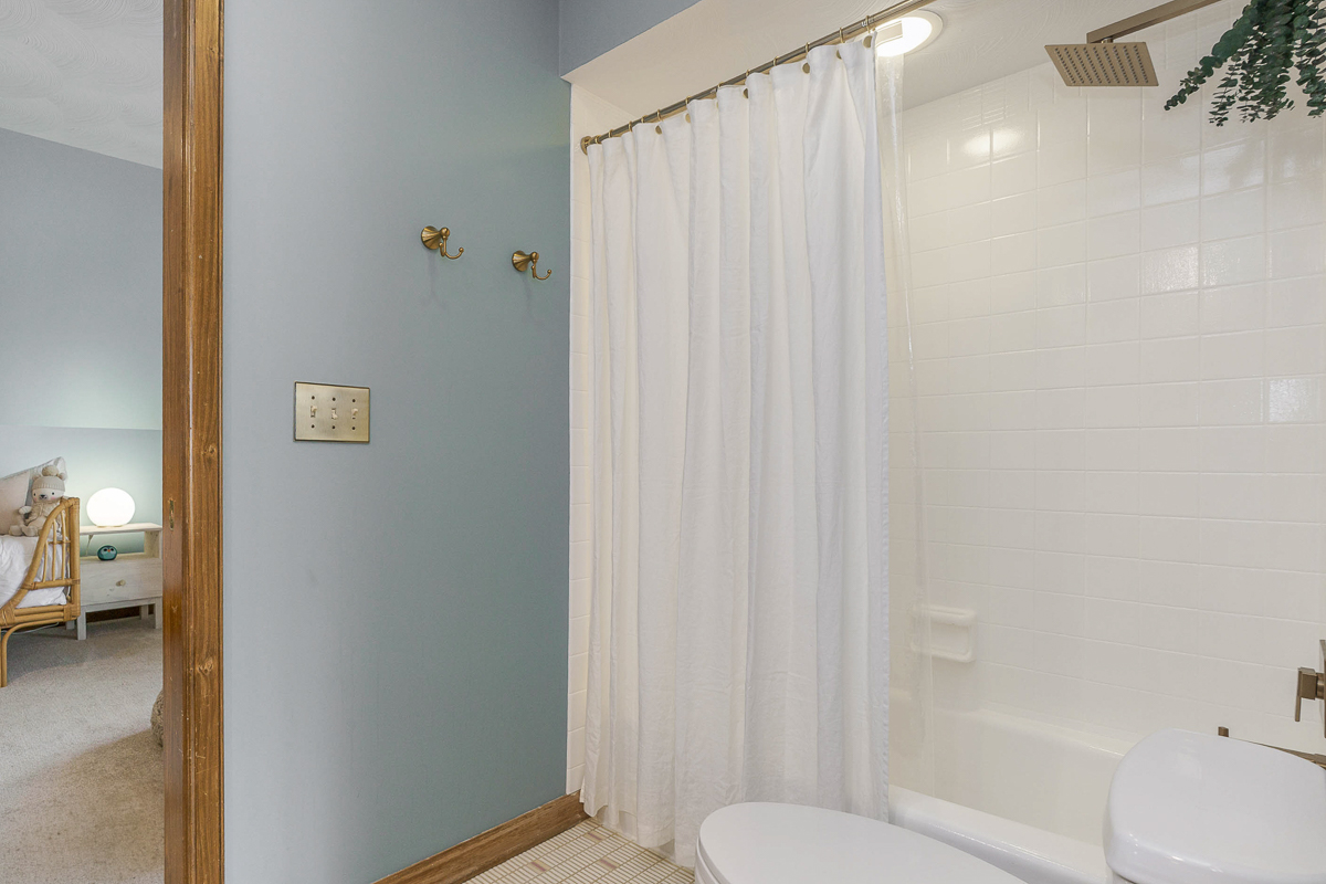 8176 Lake Bluff Ct-46