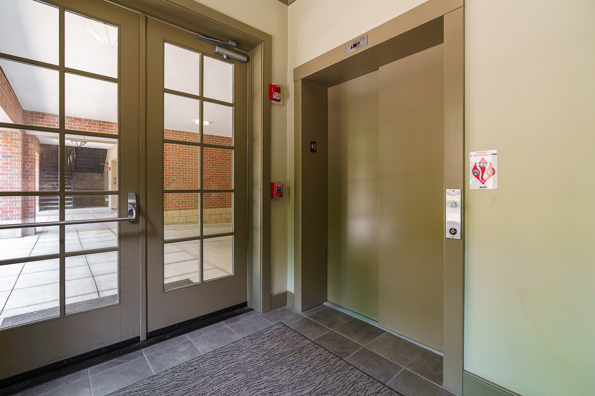 873 s Pearl St-11