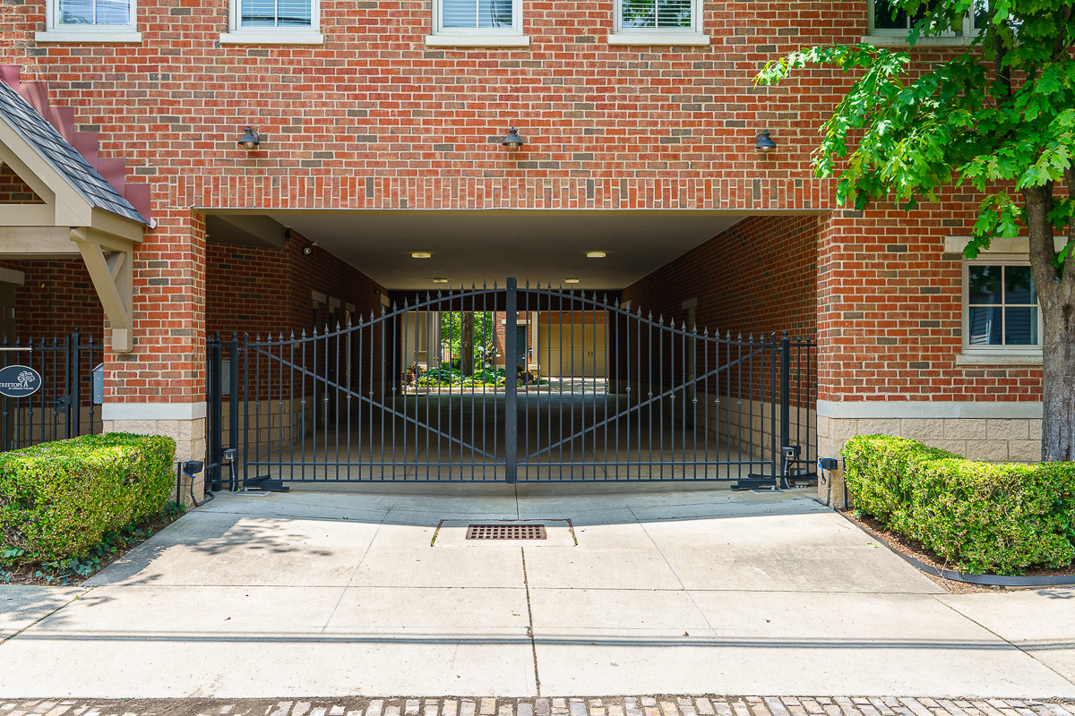 873 s Pearl St-4