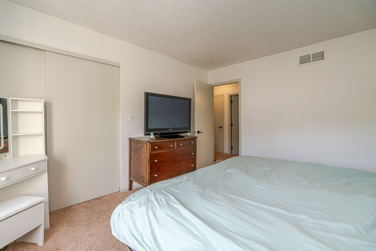 875 Soramill Ln-34