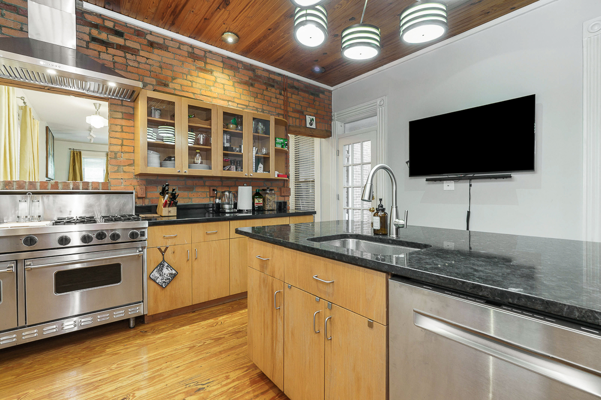 89 E lincoln St-31