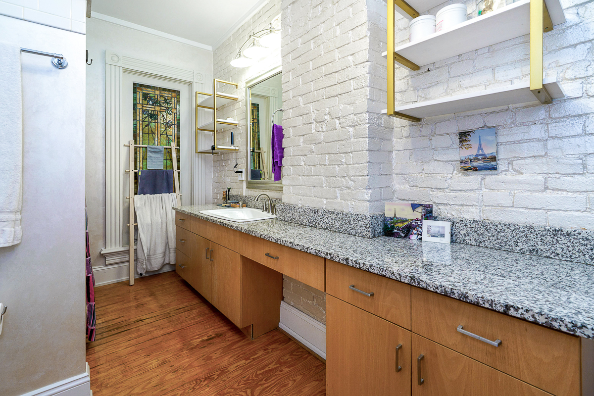 89 E lincoln St-38