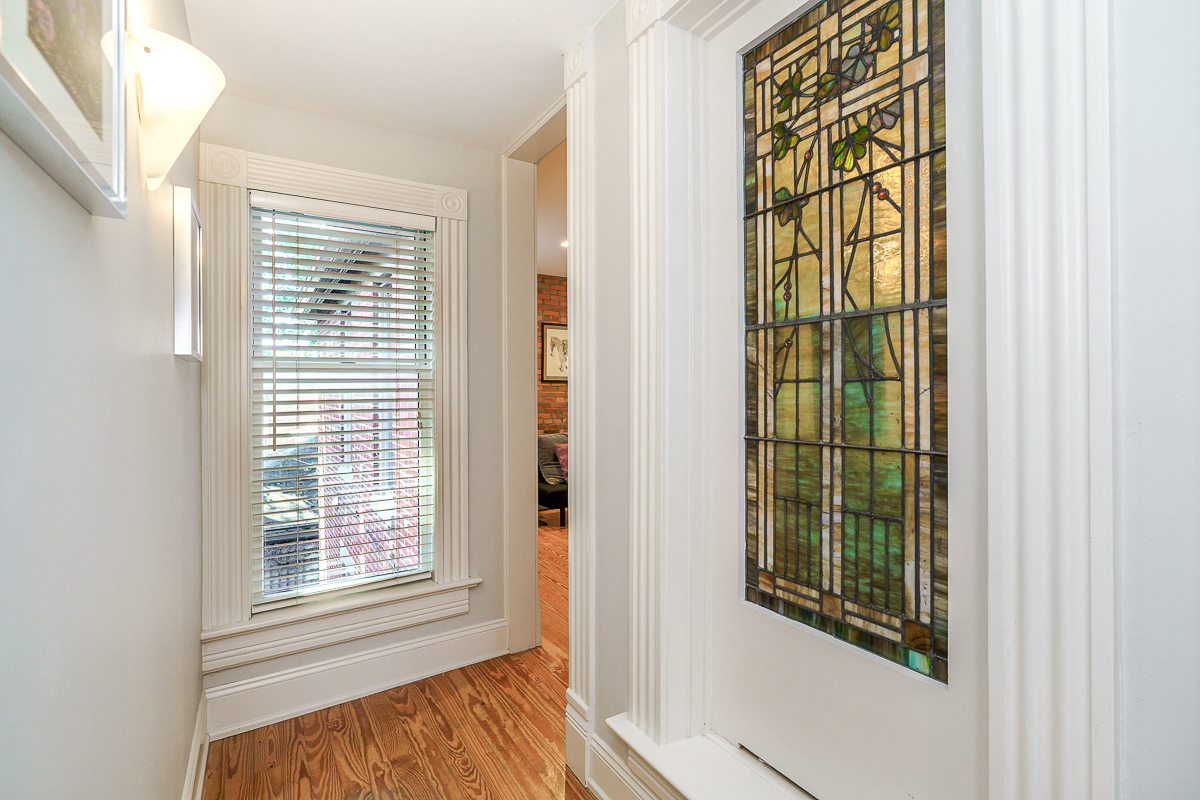 89 E lincoln St-40