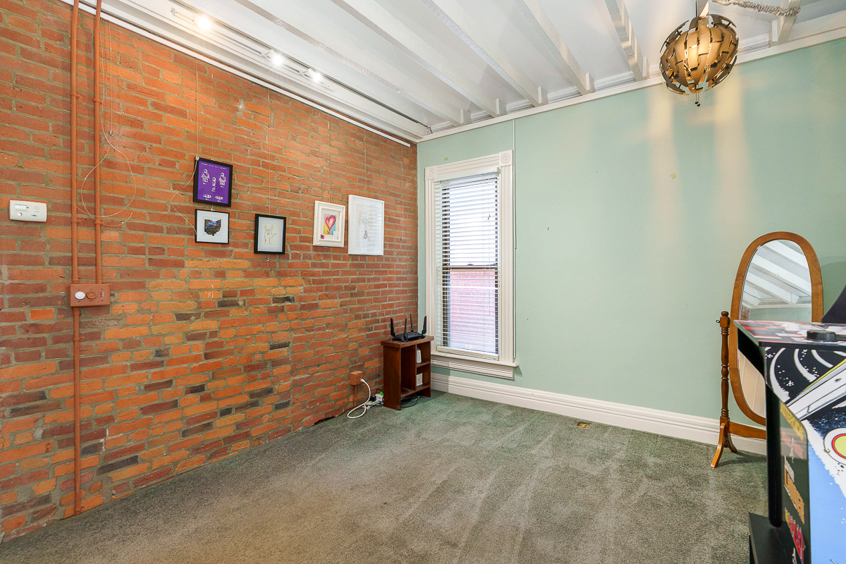 89 E lincoln St-44