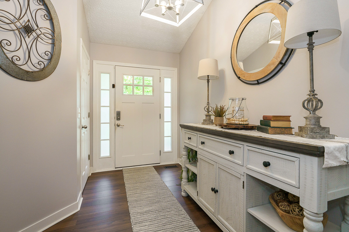9825 Lynn's Rd-24