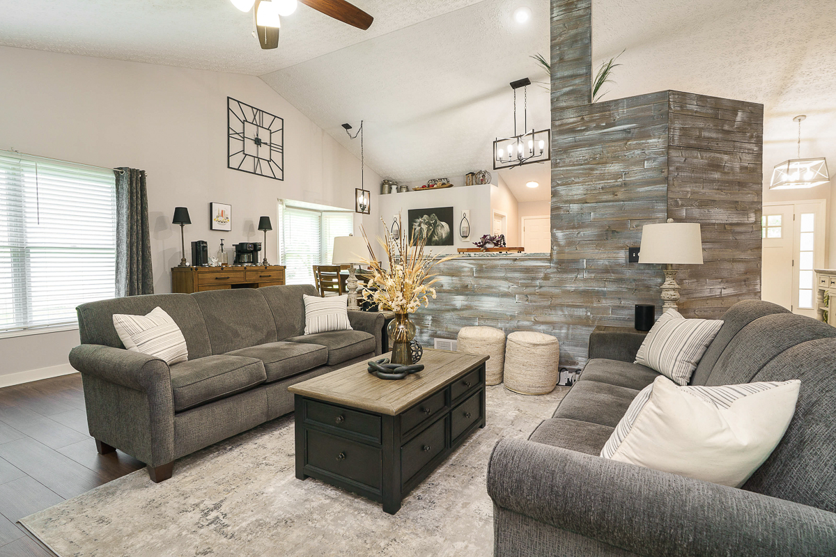 9825 Lynn's Rd-27