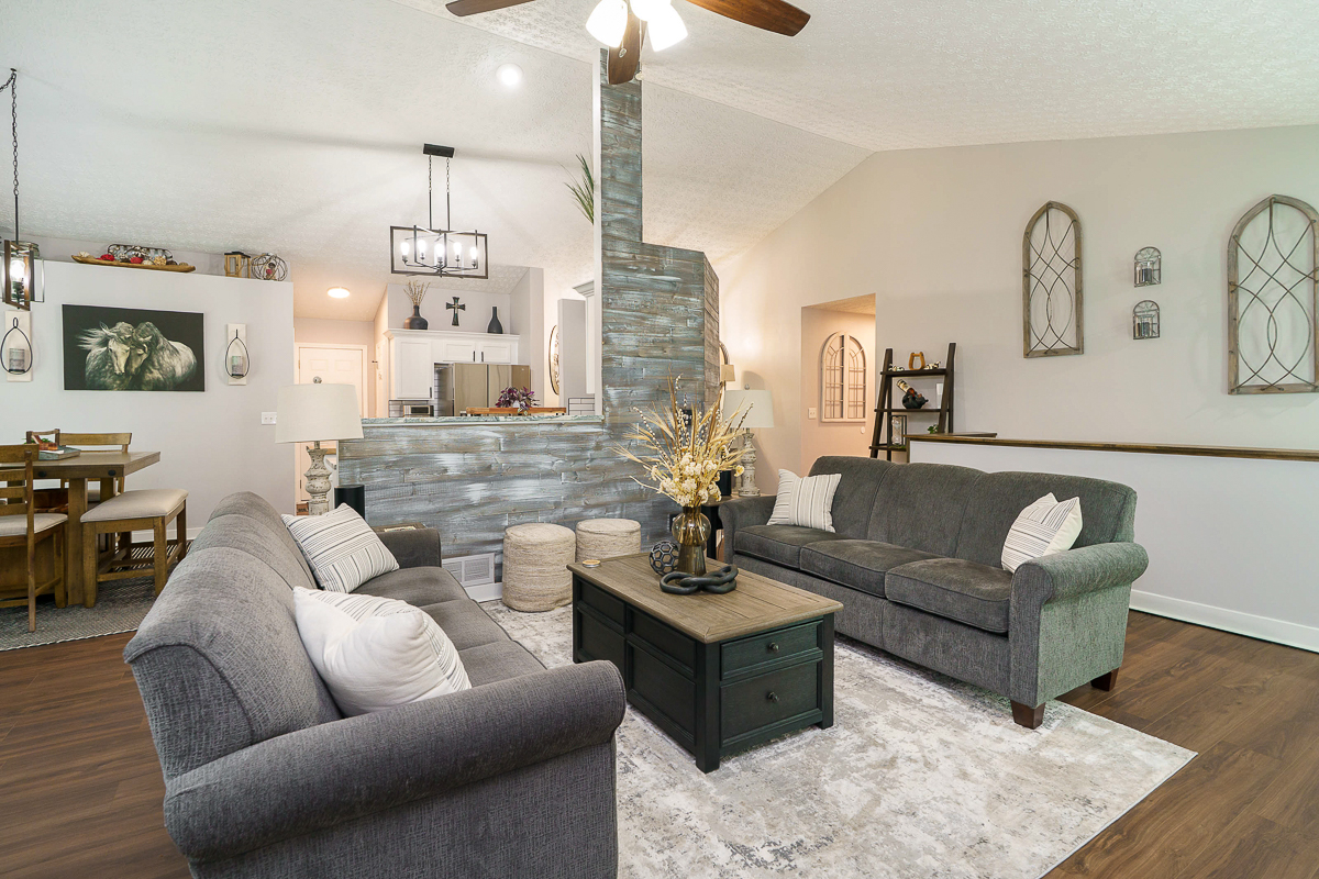 9825 Lynn's Rd-28