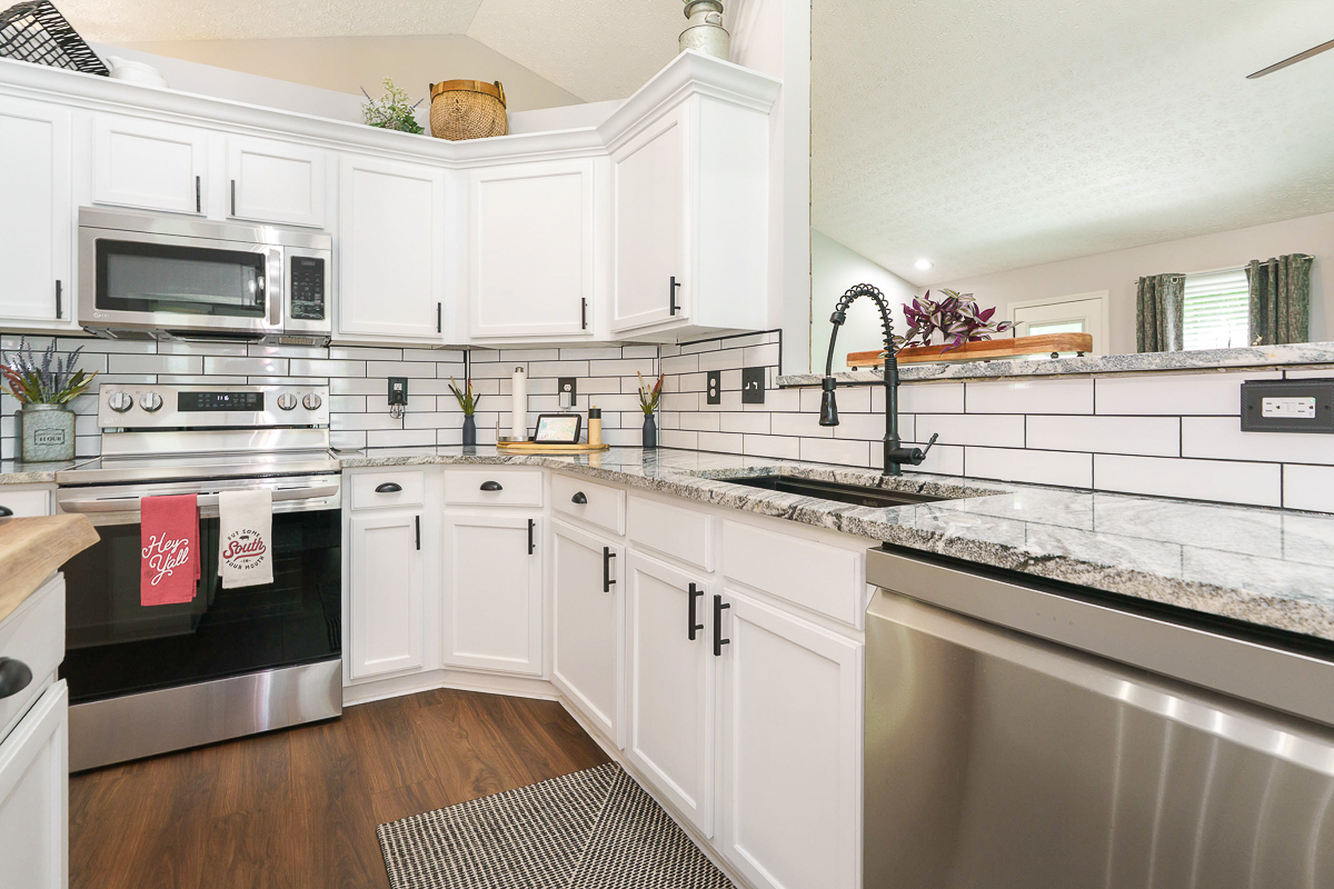 9825 Lynn's Rd-33