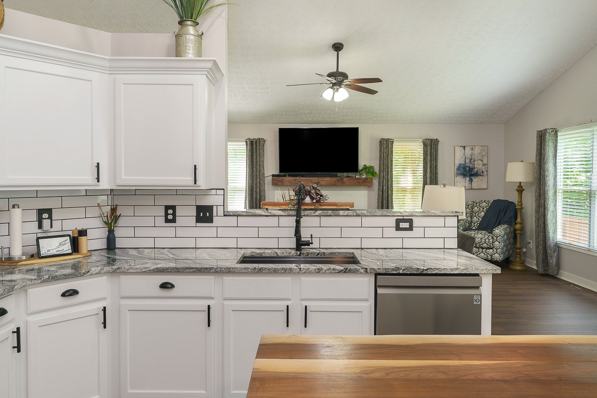 9825 Lynn's Rd-38
