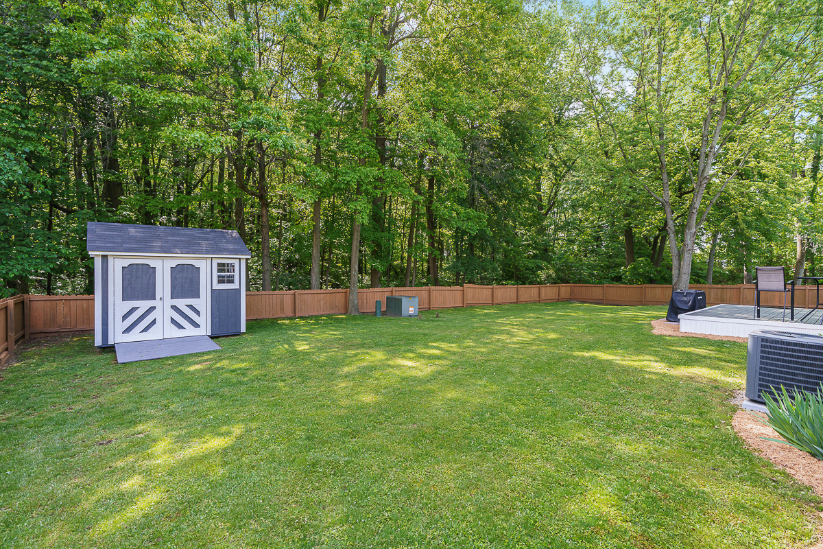 9825 Lynn's Rd-9