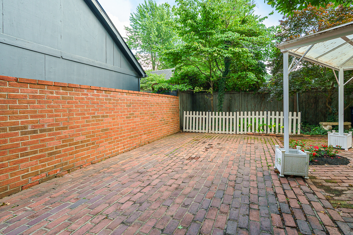 33 e Frankfort St-8
