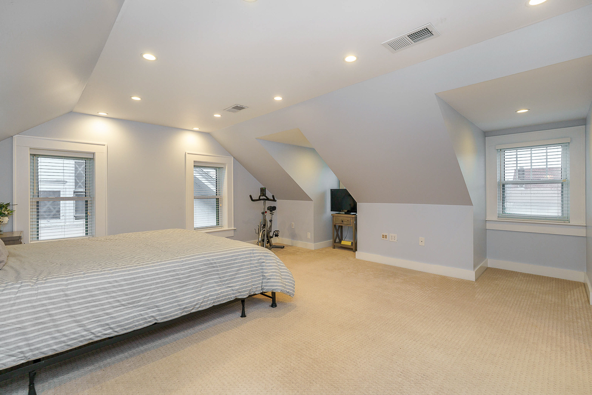 1833 Franklin Avenue-53