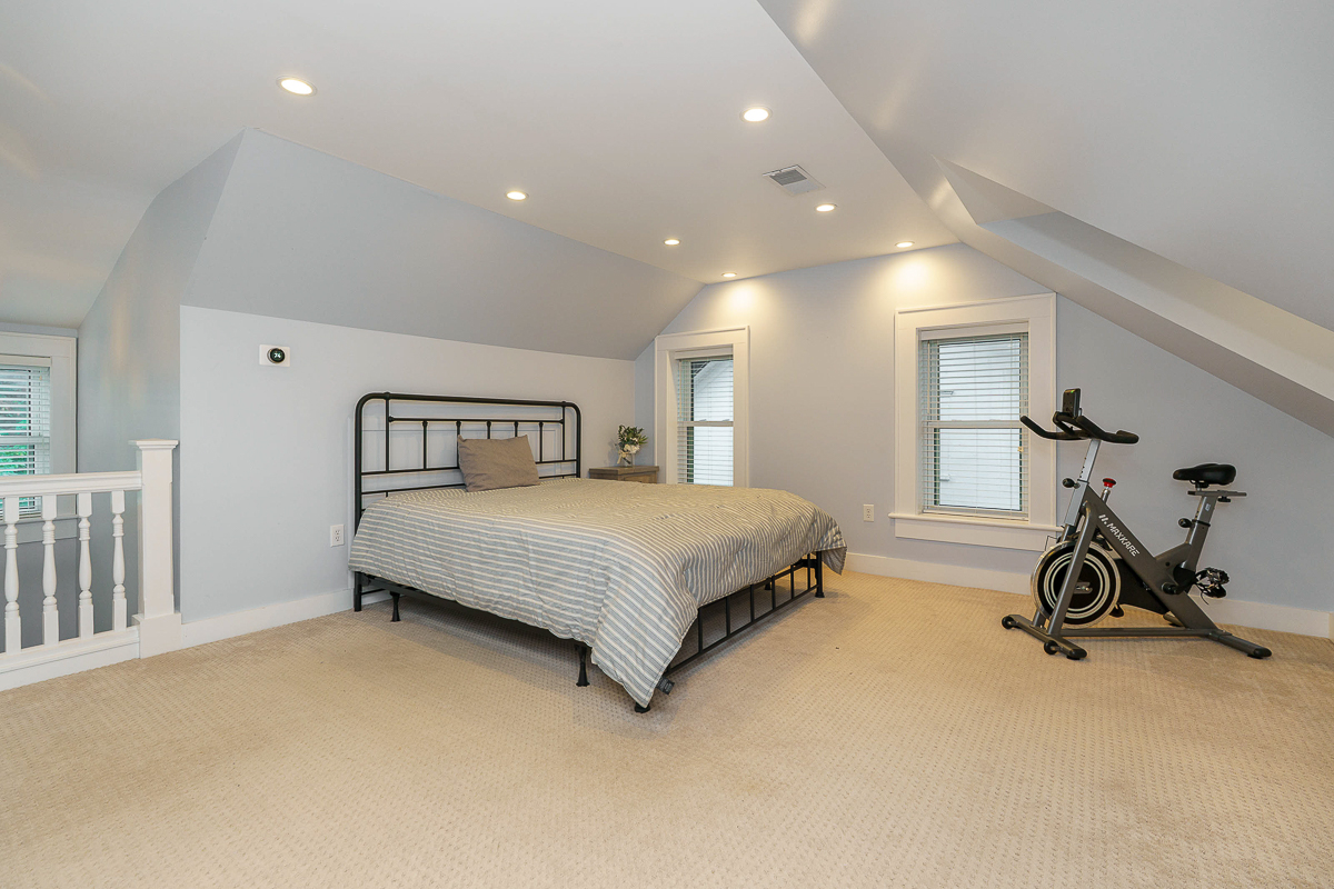 1833 Franklin Avenue-54