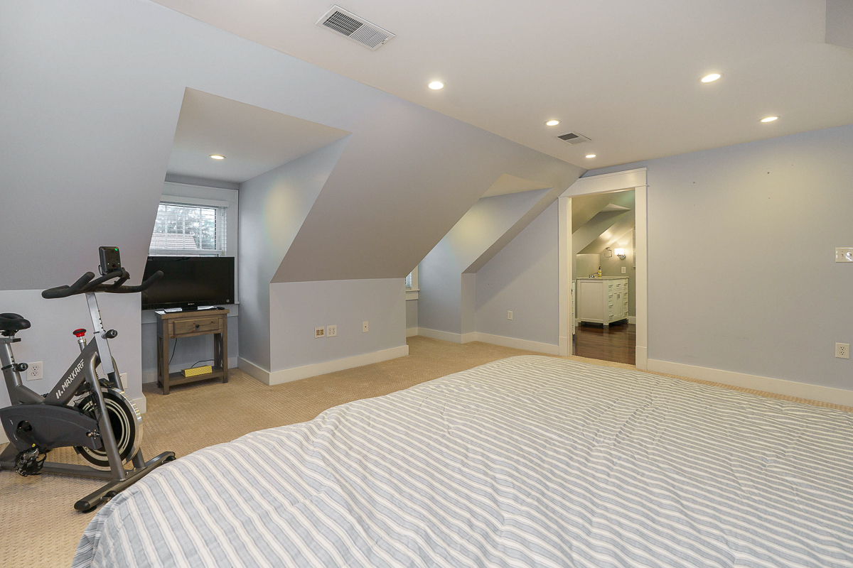 1833 Franklin Avenue-55