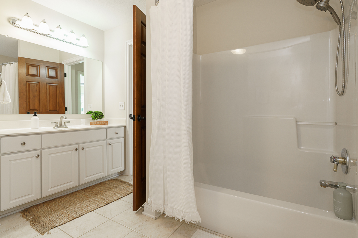 6061 Highland Hills Dr Bathroom-2