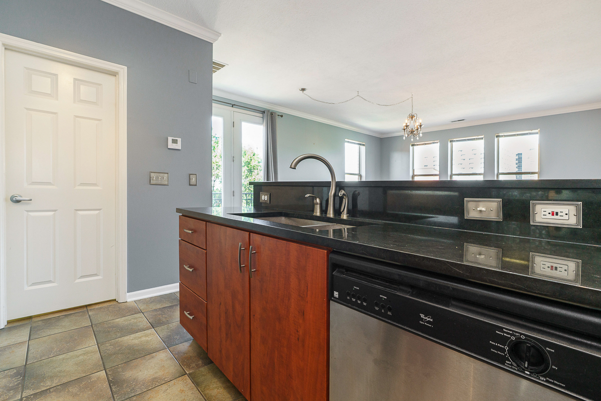 115 e Noble St #3 (24 of 39)