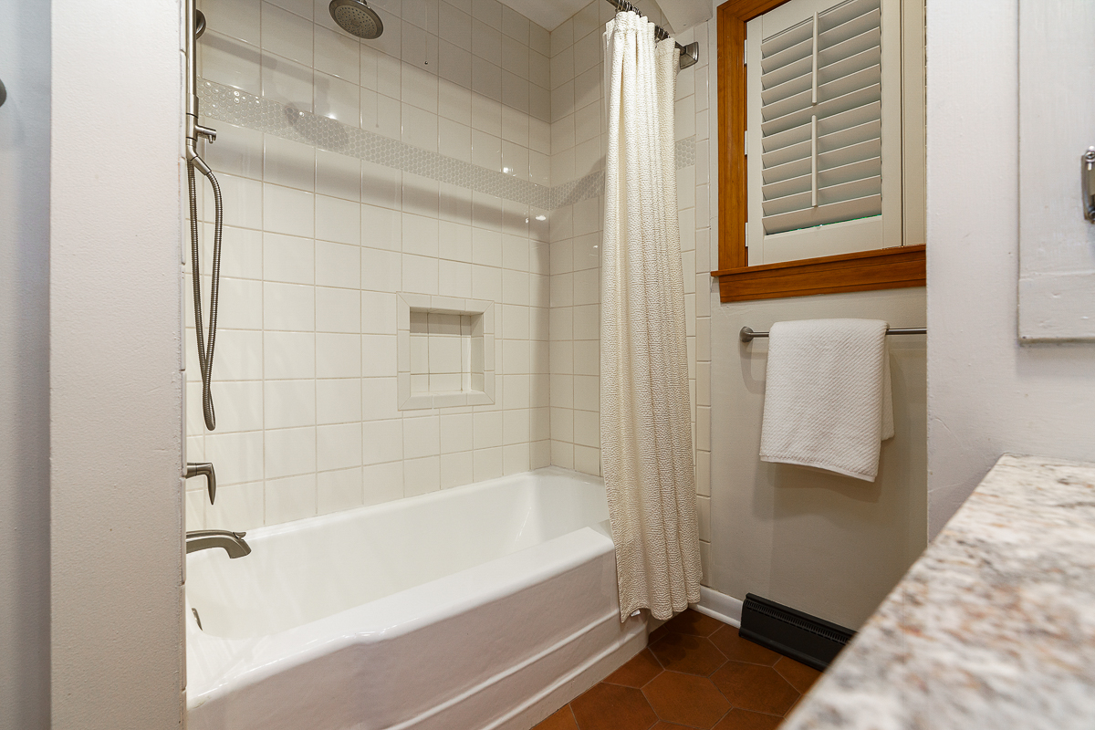 3965 Wynding Dr edit-17